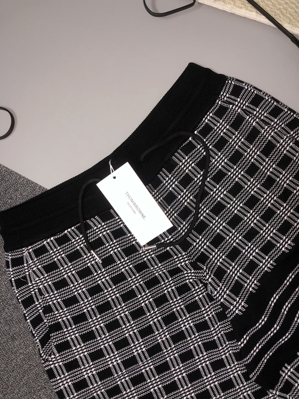 ブランドハーフパンツ側面デザイン